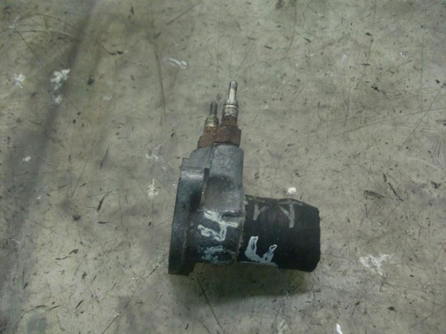Flange do sistema de esfriamento (união em T) 028121145B VAG