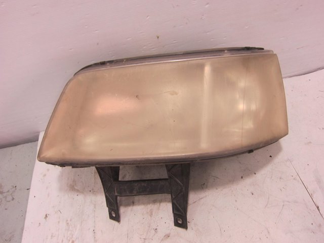Luz esquerda 0301191301 VAG
