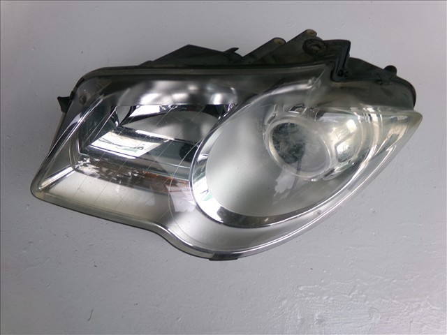 Luz esquerda 0301233201 VAG