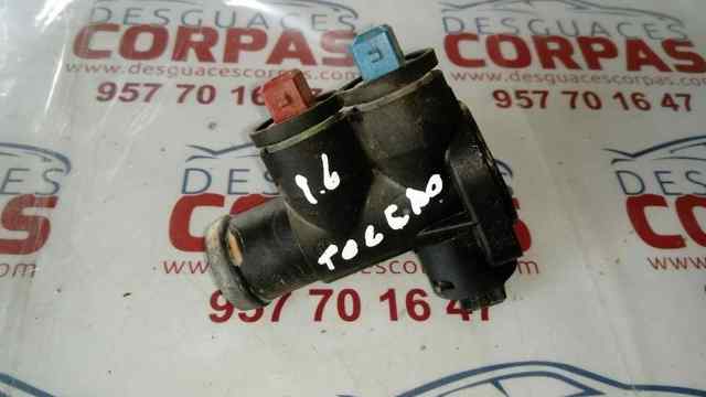 Flange do sistema de esfriamento (união em T) 037121132B VAG