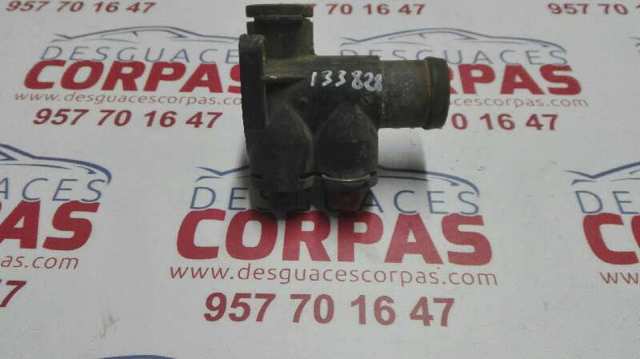 Flange do sistema de esfriamento (união em T) 037121133B VAG