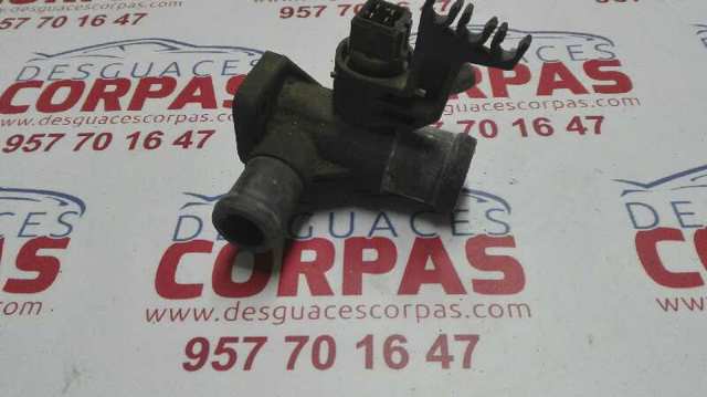 Flange do sistema de esfriamento (união em T) 037121133E VAG