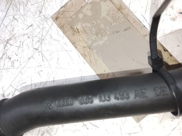 Cano derivado de ventilação de cárter (de separador de óleo) 038103493AE VAG
