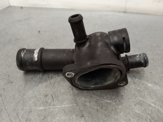 Flange do sistema de esfriamento (união em T) 038121132D VAG