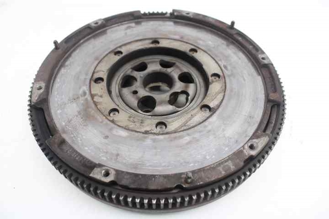 Volante de motor 03G105266AD VAG