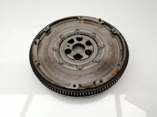 Volante de motor 03L105266E VAG