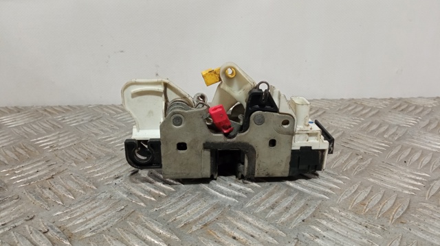 Fecho da porta dianteira direita 04589416AA CHRYSLER