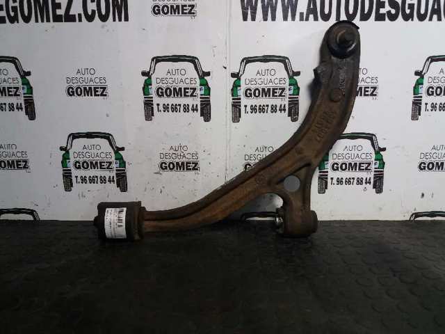 Braço oscilante inferior esquerdo de suspensão dianteira 04694761AC CHRYSLER