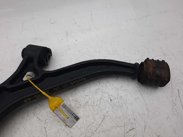 Braço oscilante inferior direito de suspensão dianteira 04766542AD CHRYSLER