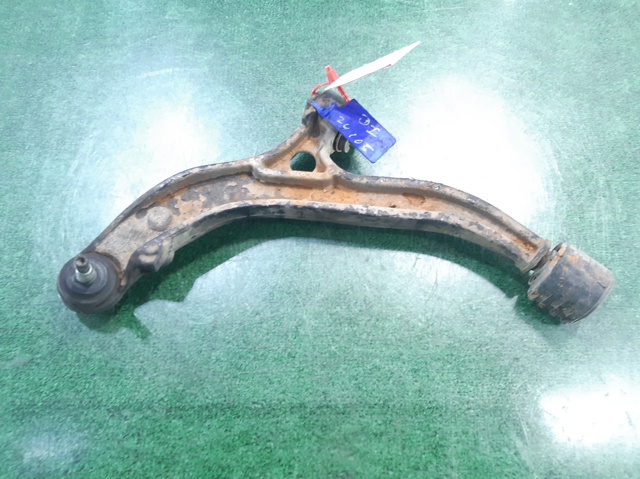 Braço oscilante inferior esquerdo de suspensão dianteira 04766543AD CHRYSLER