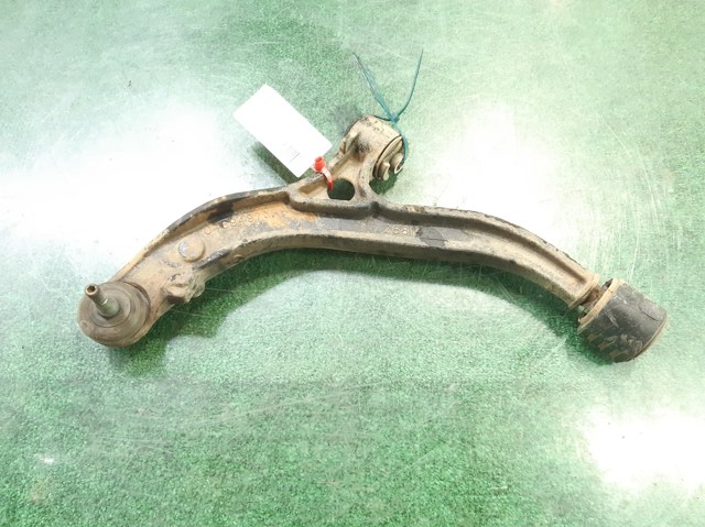 Braço oscilante inferior esquerdo de suspensão dianteira 04766543AD CHRYSLER