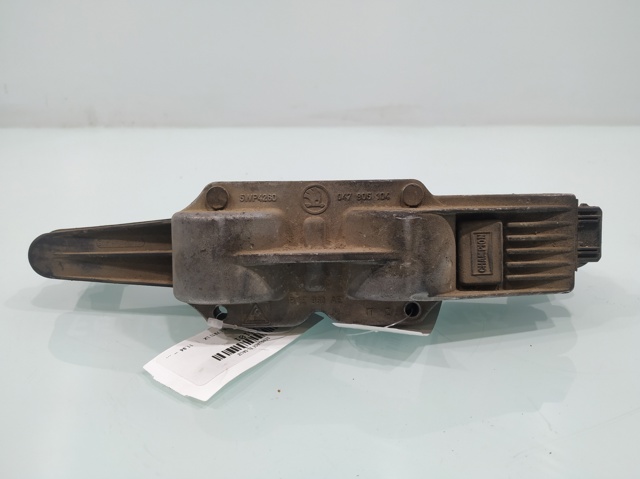 047905104 VAG