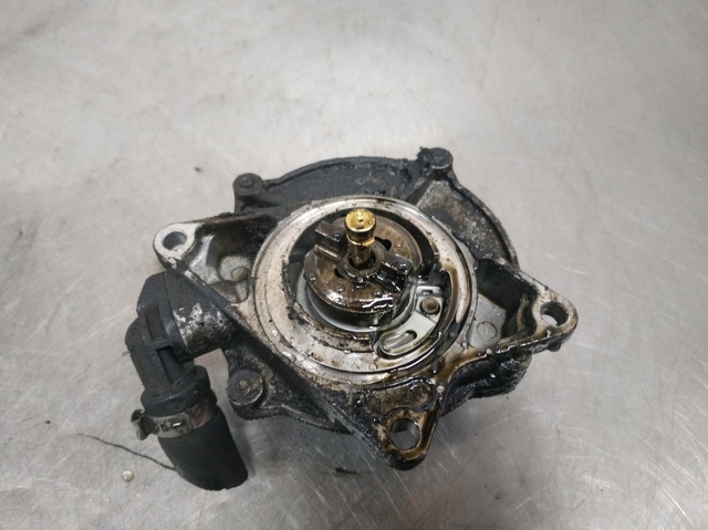 Bomba a vácuo 057145100C VAG