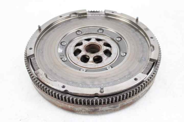 Volante de motor 05L105266F VAG