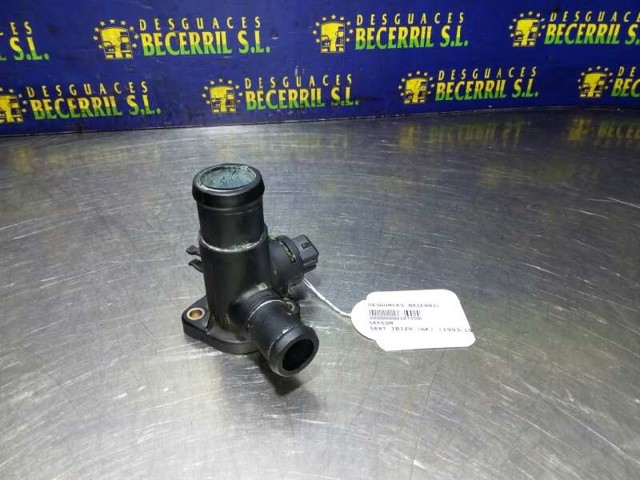 Flange do sistema de esfriamento (união em T) 068121133AE VAG
