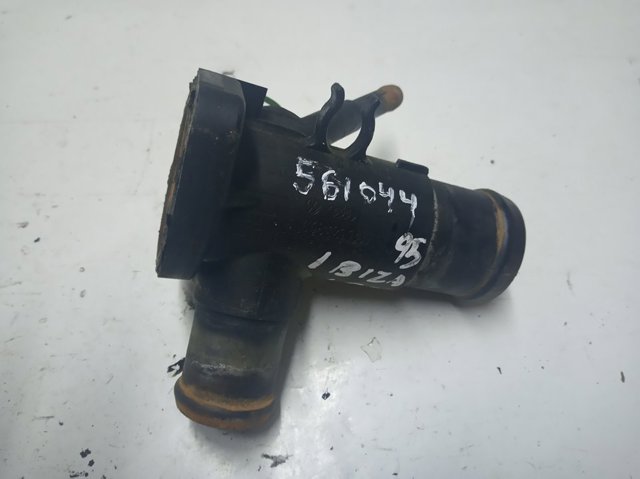 Flange do sistema de esfriamento (união em T) 068121133AE VAG