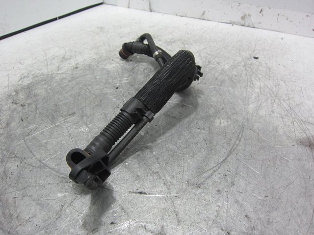 Cano derivado de ventilação de cárter (de separador de óleo) 06L103226A VAG