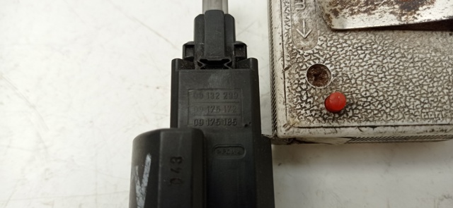 Sensor de ativação do sinal de parada 09132299 OPEL
