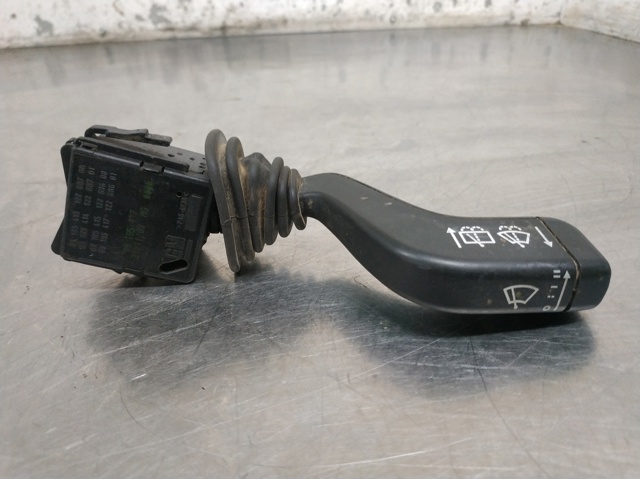 Comutador direito instalado na coluna da direção 09185417 OPEL