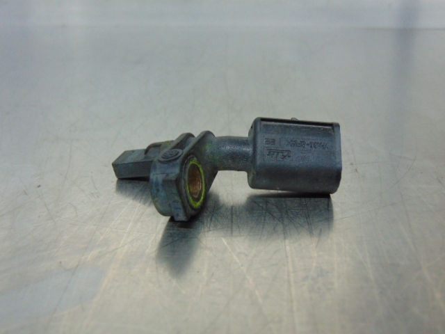 Sensor ABS dianteiro direito 10071150823 VAG