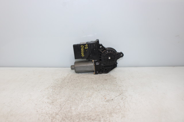 Motor de acionamento de vidro da porta traseira direita 101438202 VAG