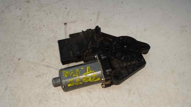 Motor de acionamento de vidro da porta traseira direita 101438202 VAG