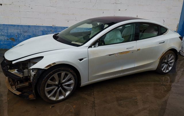 Braço oscilante inferior esquerdo/direito de suspensão dianteira 104434100C TESLA