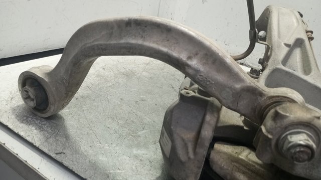 Braço oscilante inferior esquerdo de suspensão dianteira 104435400A TESLA