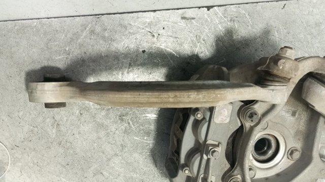 Braço oscilante inferior direito de suspensão dianteira 104435900A TESLA