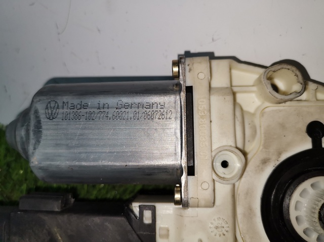 105415301 VAG