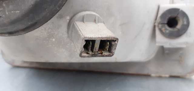 Luz direita 1058198 FORD