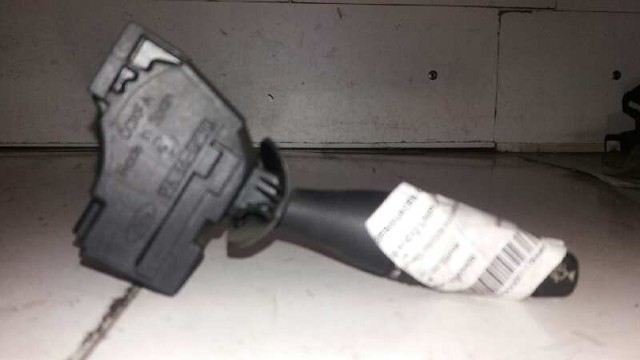 Comutador direito instalado na coluna da direção 1093426 FORD