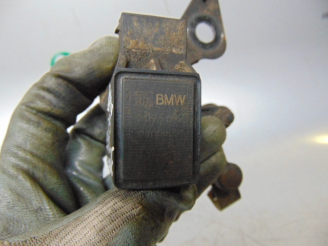Sensor dianteiro direito do nível de posição de carroçaria 1093699 BMW