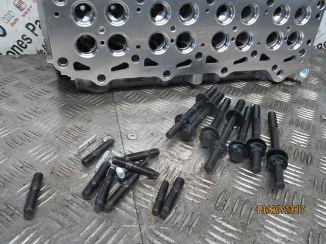 Cabeça de motor (CBC) 11039VC101 NISSAN
