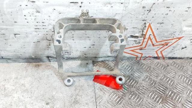 Consola de coxim (apoio) esquerda de motor 112225095R NISSAN
