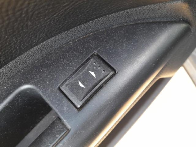 Botão dianteiro direito de ativação de motor de acionamento de vidro 1123793 FORD