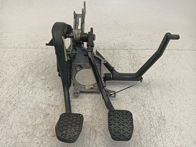 Pedal de embraiagem 1161586 BMW