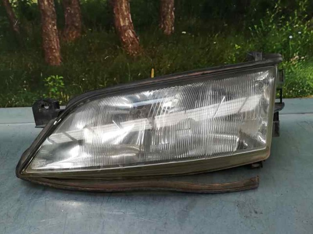 Luz esquerda 1216011 OPEL