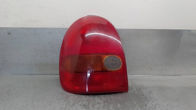 Lanterna traseira esquerda 1222025 OPEL