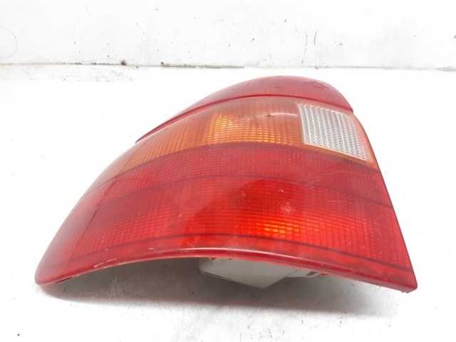 Lanterna traseira esquerda 1223145 OPEL