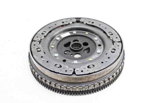 Volante de motor 123101804R RENAULT