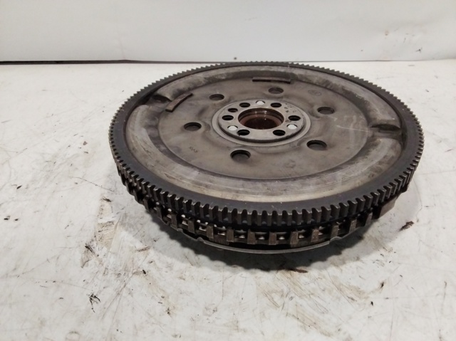 Volante de motor 123104345R RENAULT