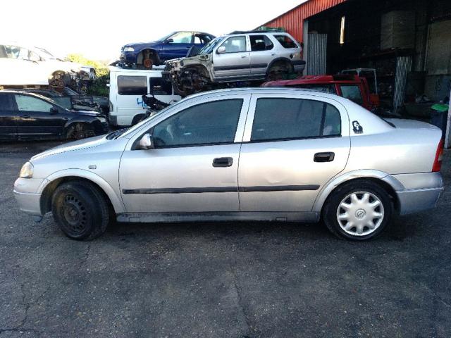 Porta dianteira esquerda 124054 OPEL