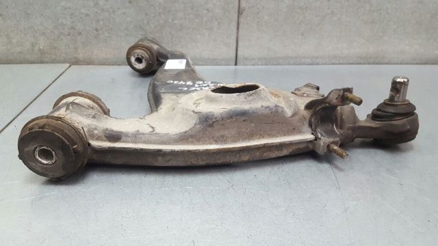 Braço oscilante inferior direito de suspensão dianteira 1243303907 MERCEDES