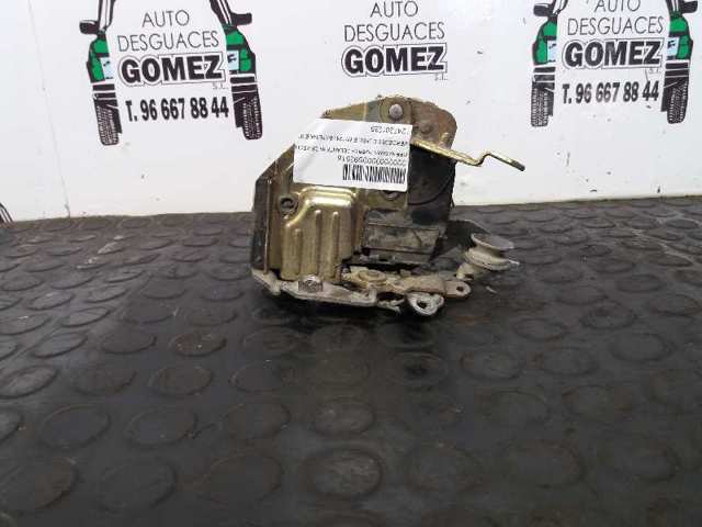 Fecho da porta dianteira direita 1247201235 MERCEDES