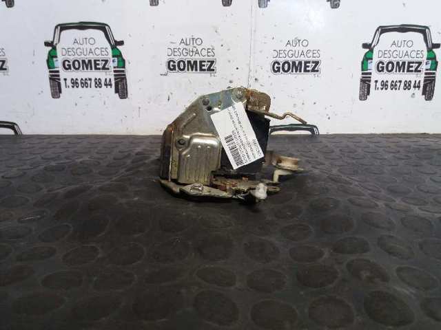 Fecho da porta dianteira direita 1247201235 MERCEDES