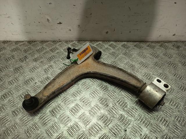 Braço oscilante inferior esquerdo de suspensão dianteira 12799199 GM