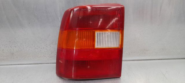 Lanterna traseira esquerda 12871748 OPEL