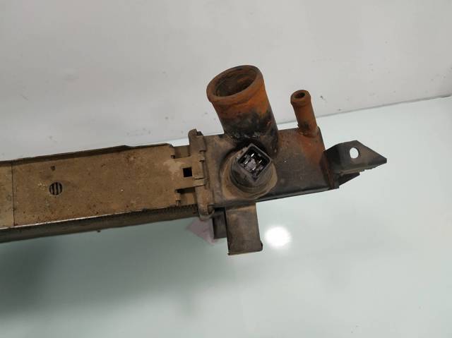 Radiador de esfriamento de motor 1300178 OPEL
