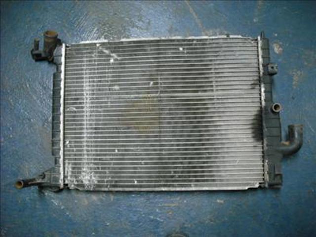 Radiador de esfriamento de motor 1300242 OPEL